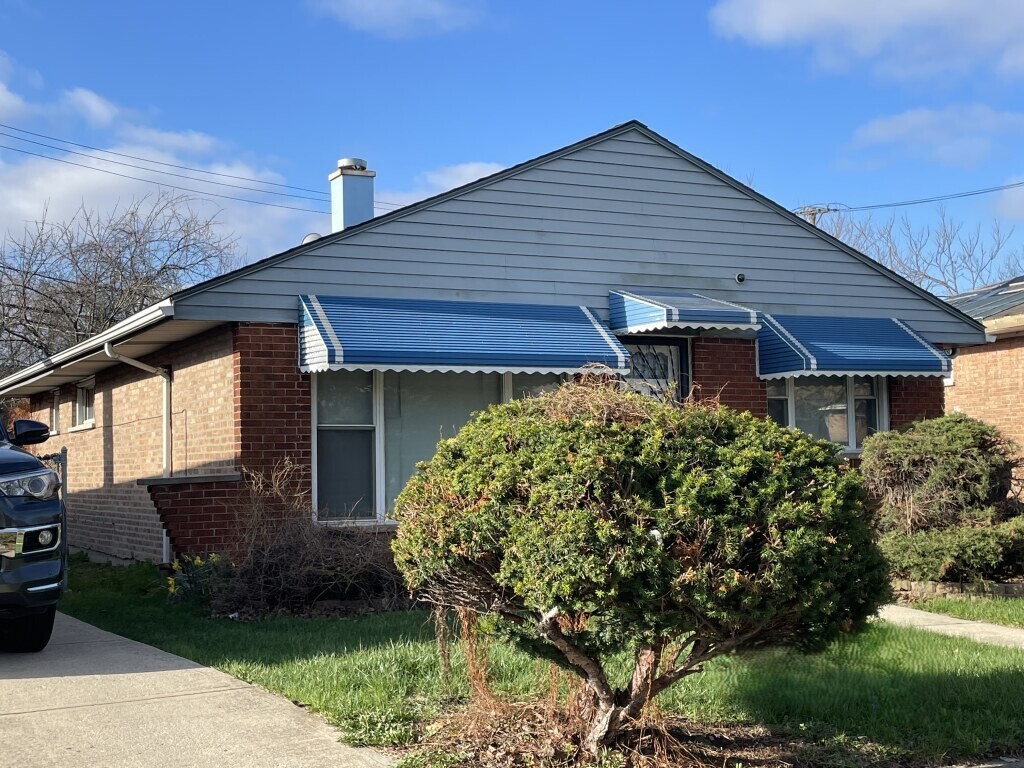 8658 S University Avenue Property Photo 2