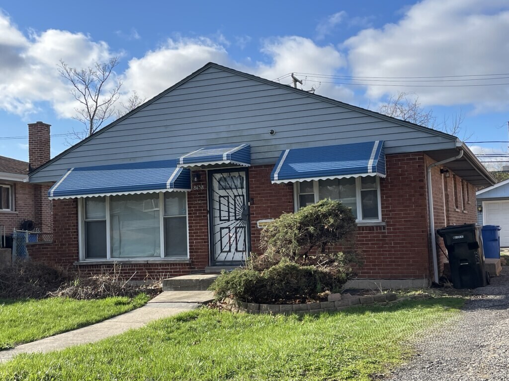 8658 S University Avenue Property Photo 4