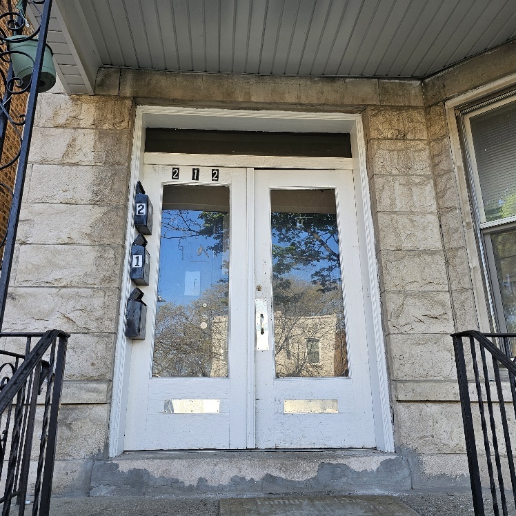 212 N Leamington Avenue Property Photo 4