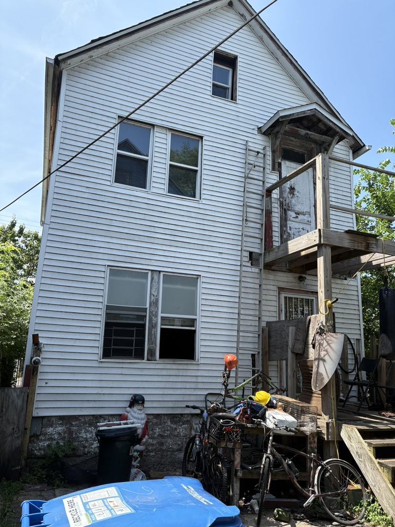 8750 S Exchange Avenue Property Photo 2