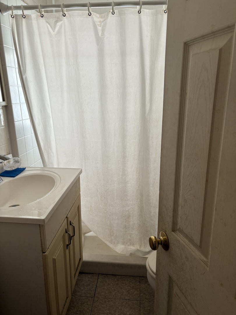 8750 S Exchange Avenue Property Photo 4