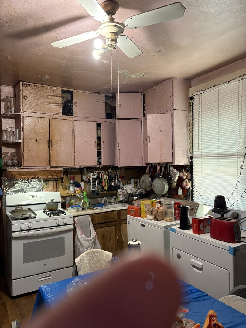 8750 S Exchange Avenue Property Photo 6