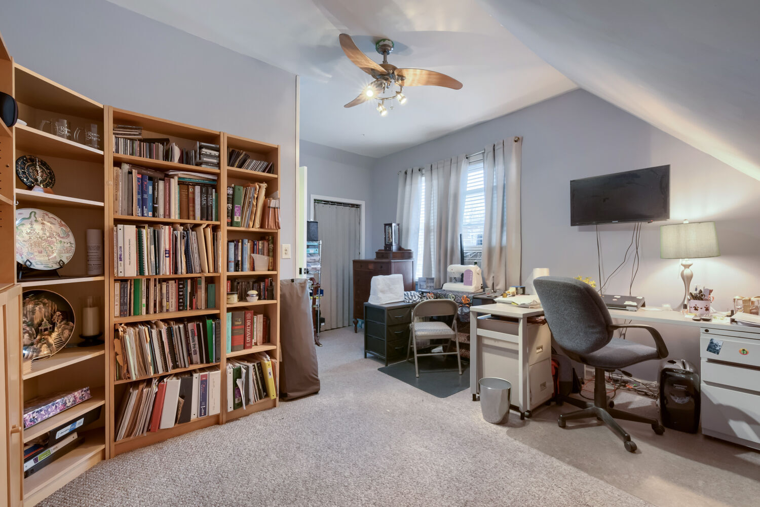 2231 N Lawndale Avenue Property Photo 12