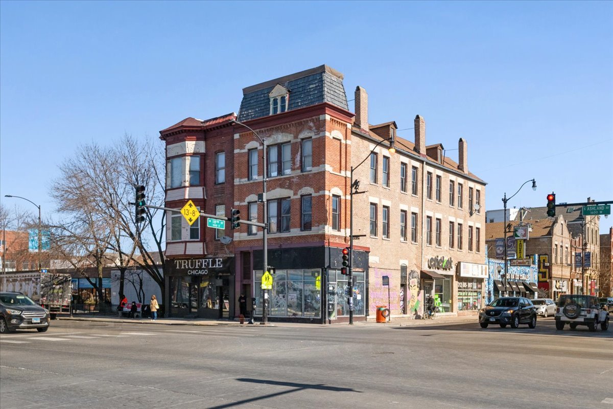 1725 S Ashland Avenue Property Photo 1