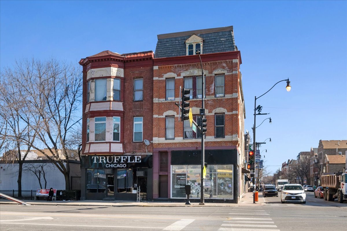 1725 S Ashland Avenue Property Photo 2