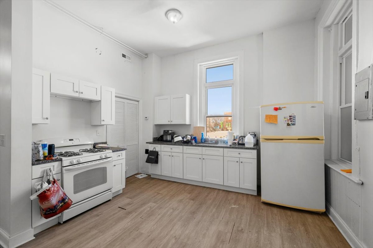 1725 S Ashland Avenue Property Photo 4