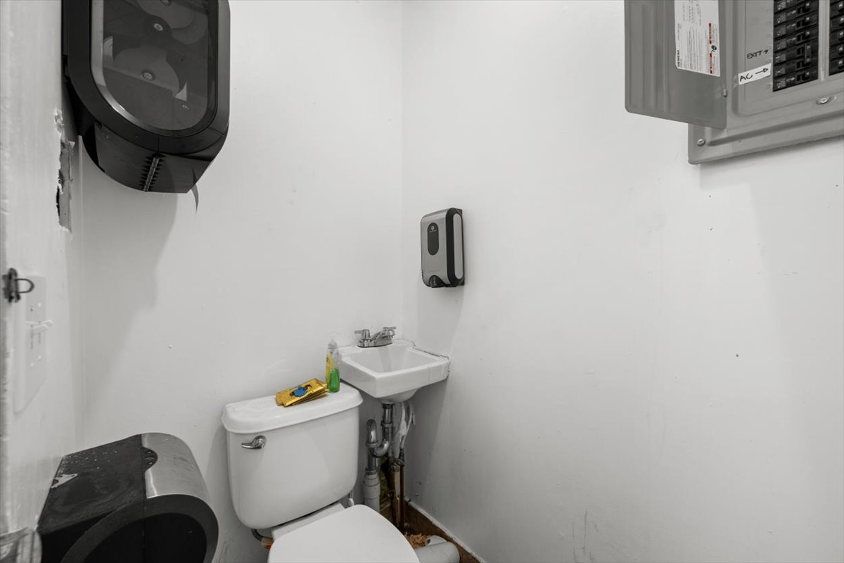 1725 S Ashland Avenue Property Photo 8