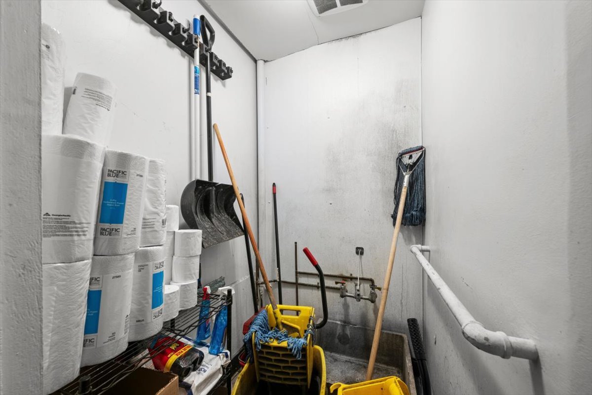 1725 S Ashland Avenue Property Photo 26