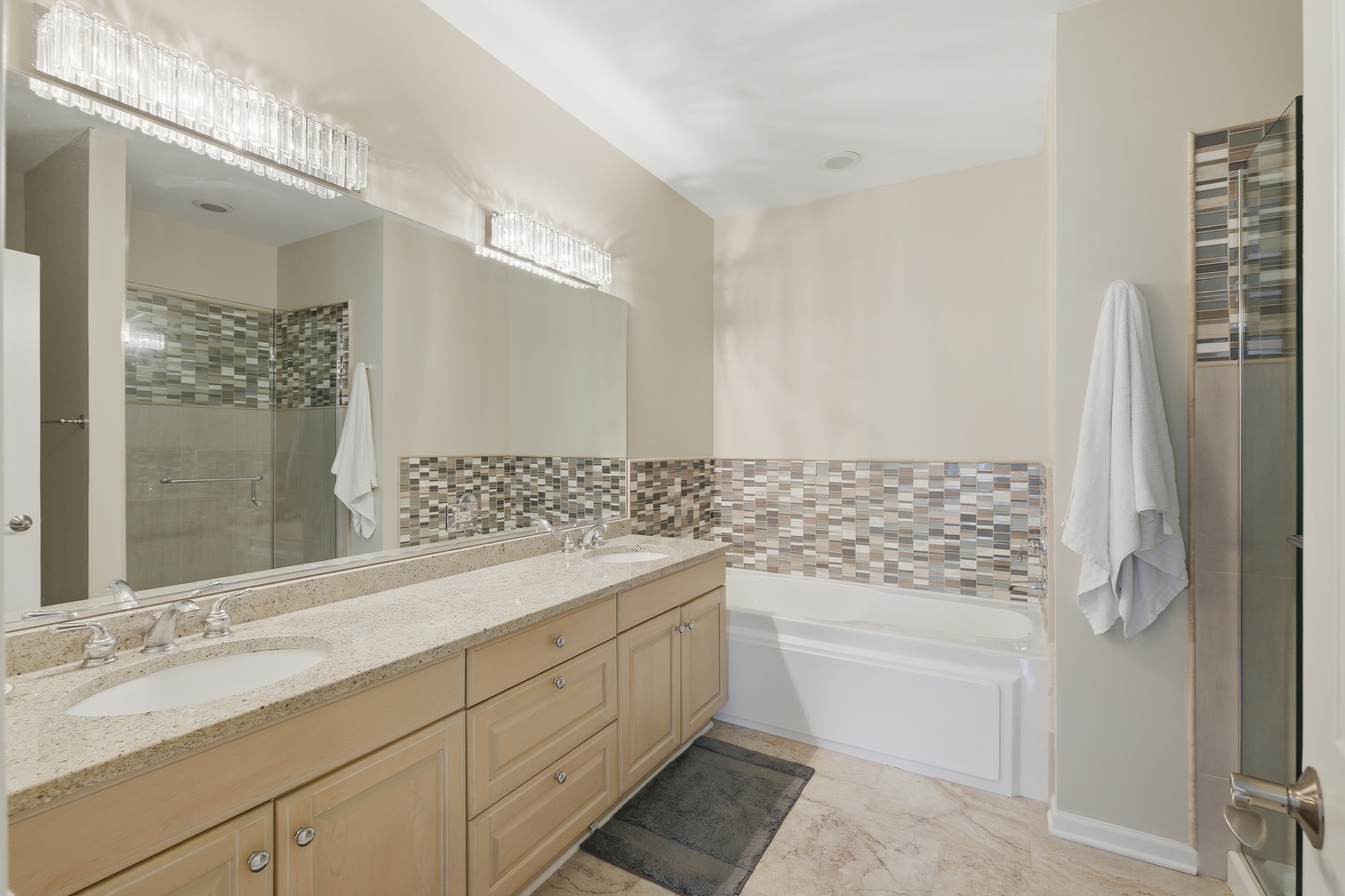 449 N Clinton Street Property Photo 13