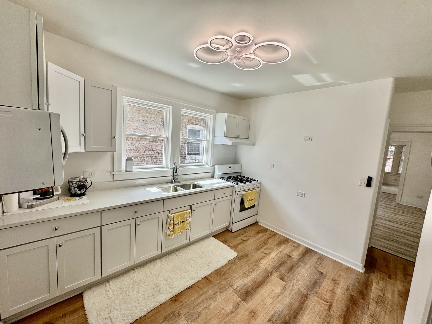 8445 S May Street Property Photo 8