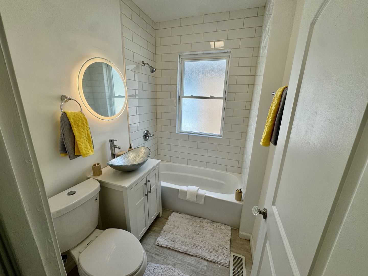 8445 S May Street Property Photo 10