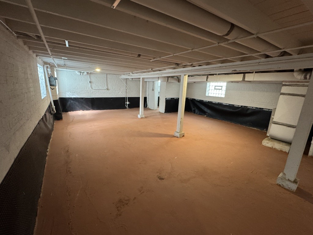 8445 S May Street Property Photo 18