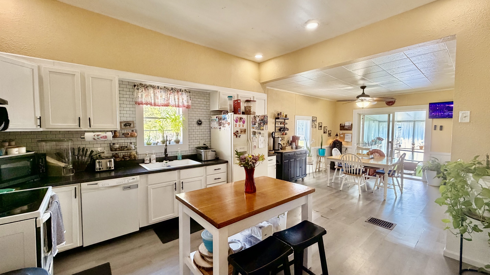 521 S Cherry Street Property Photo 8