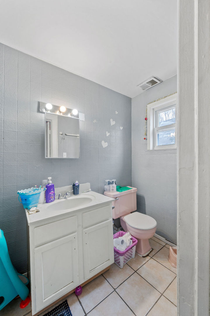 8420 S Burley Avenue Property Photo 8