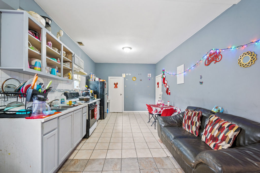 8420 S Burley Avenue Property Photo 9