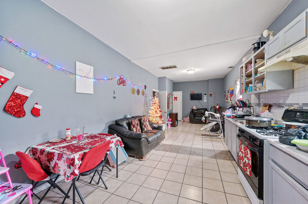 8420 S Burley Avenue Property Photo 10