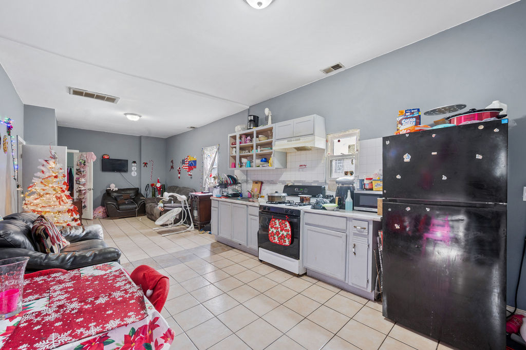 8420 S Burley Avenue Property Photo 11