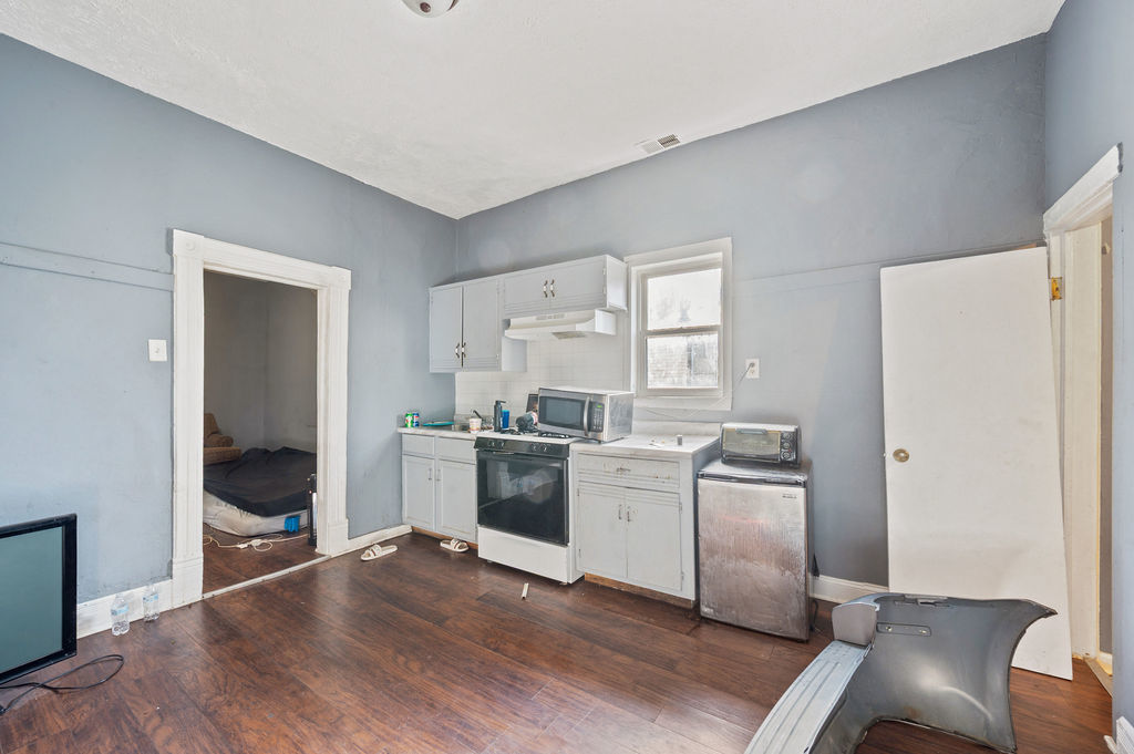 8420 S Burley Avenue Property Photo 12