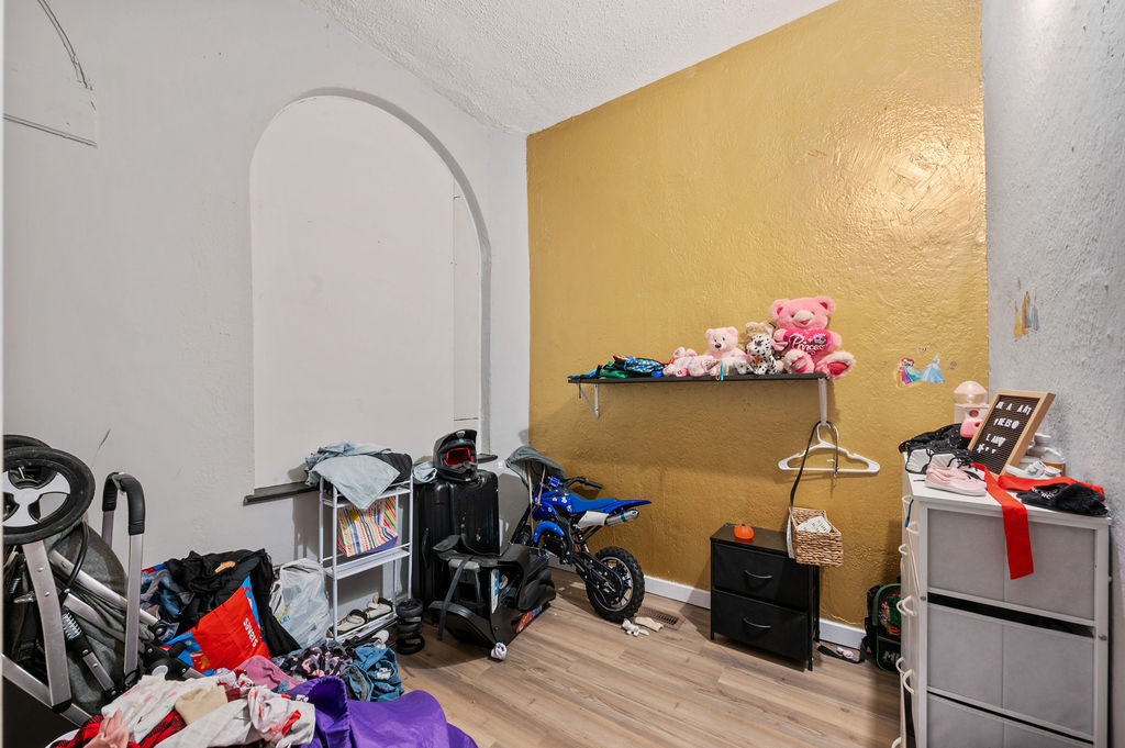8420 S Burley Avenue Property Photo 22