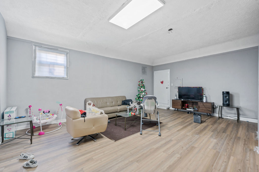 8420 S Burley Avenue Property Photo 25