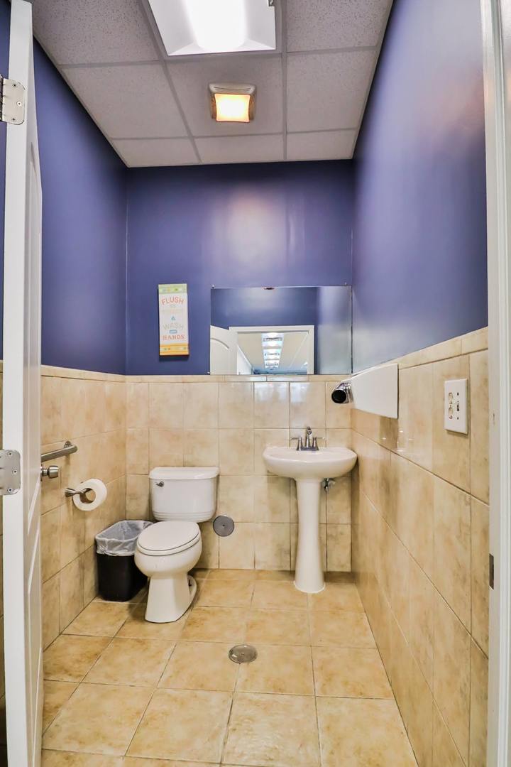 1544 N Mannheim Road Property Photo 12