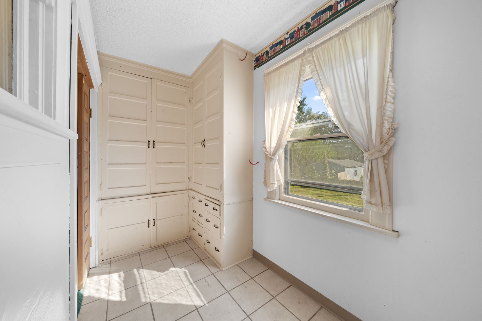 407 Ottawa Street Property Photo 12