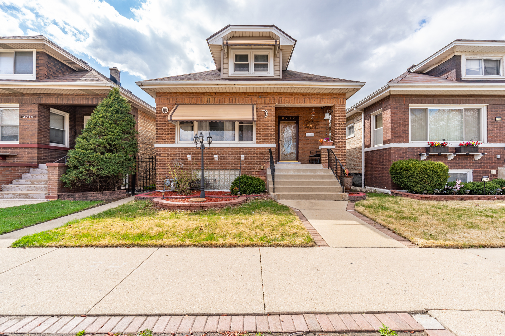 2710 Oak Park Avenue Property Photo 1