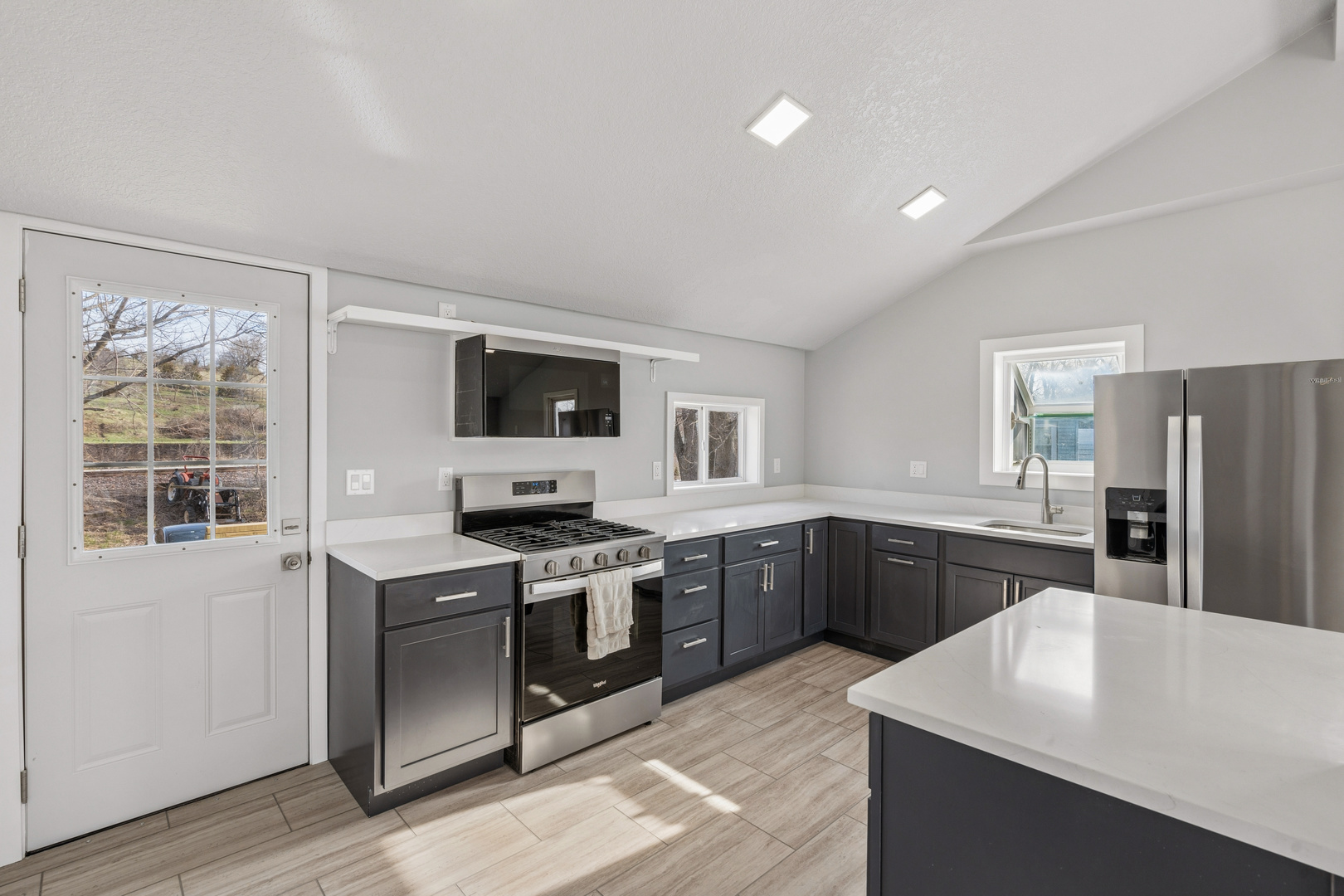 3664 Dismore Road Property Photo 13