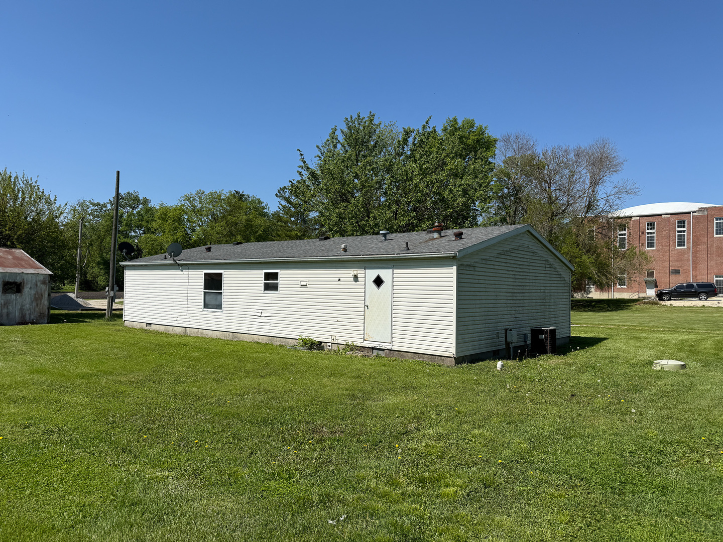 314 1/2 E Seminary Avenue Property Photo 3