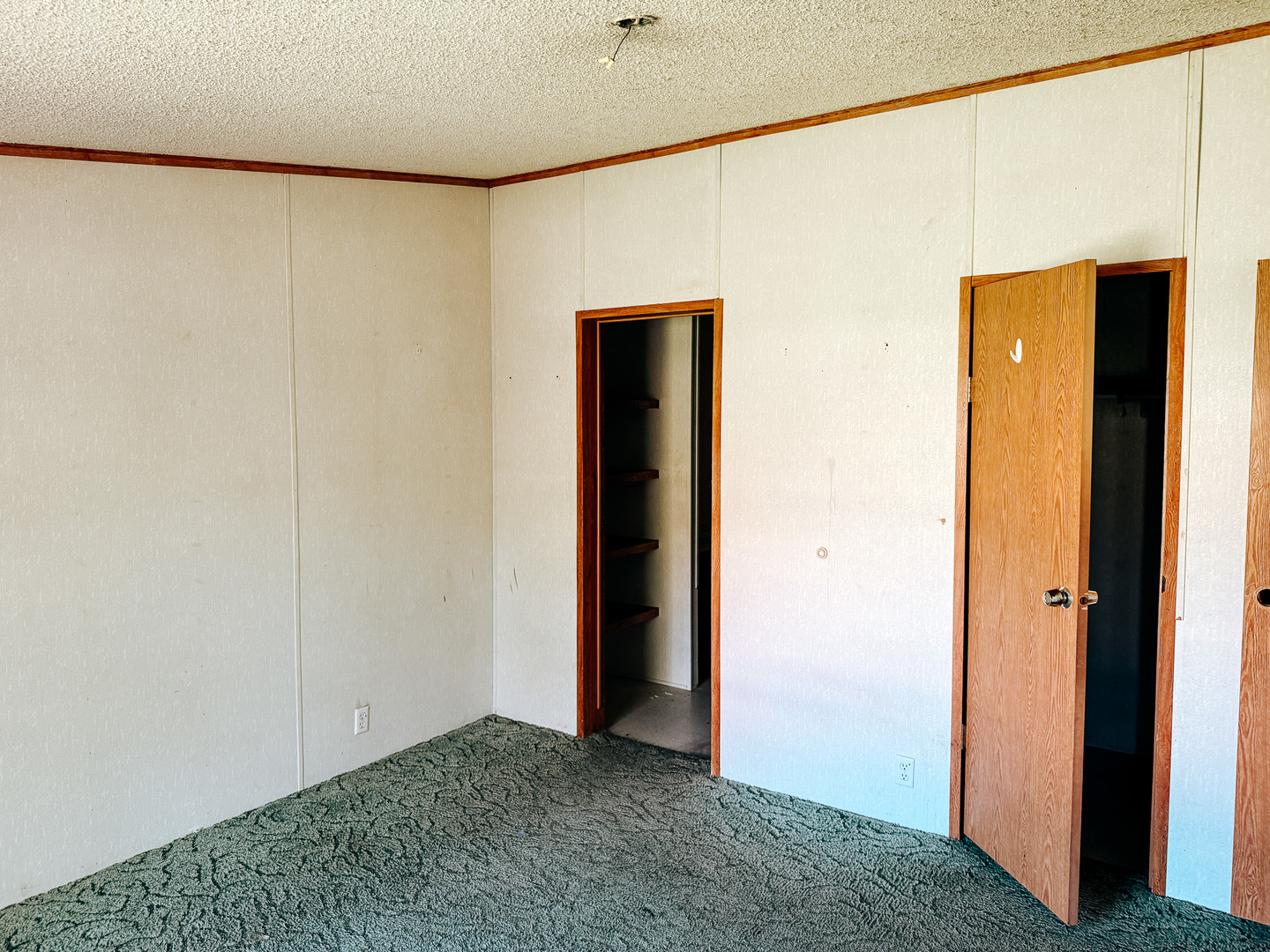 314 1/2 E Seminary Avenue Property Photo 14