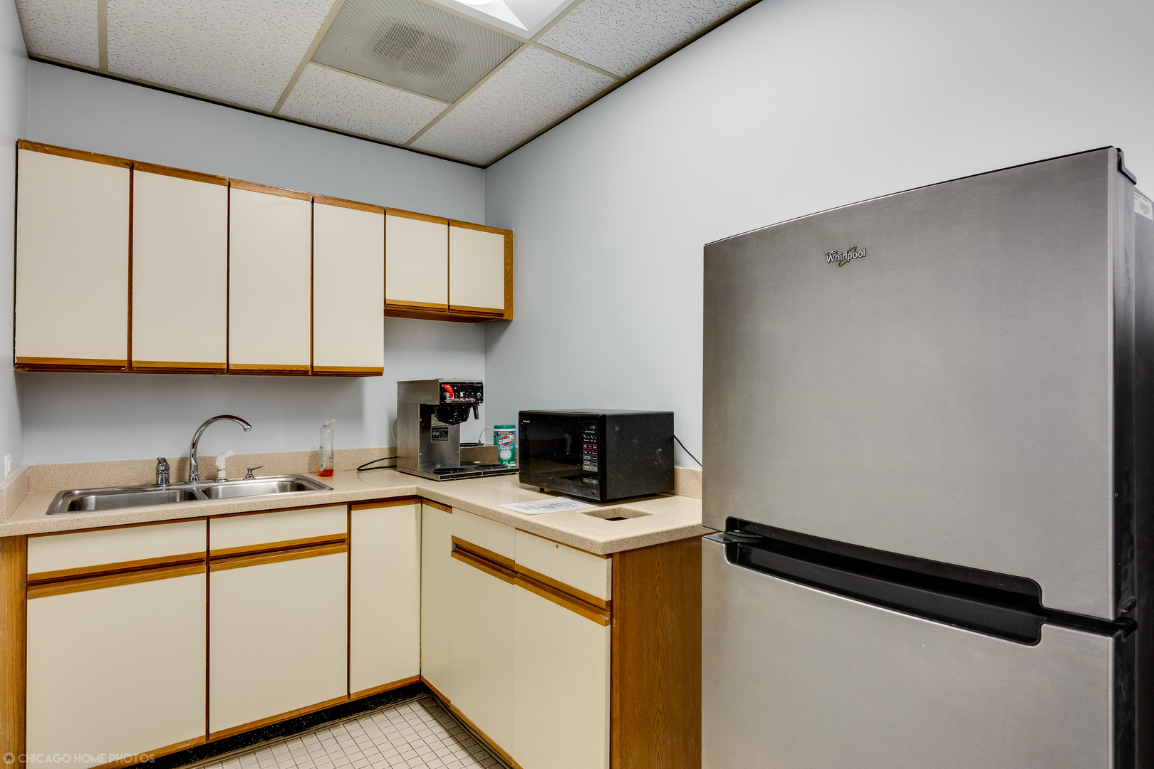 340 W Butterfield Road 4b-xxx Property Photo 10