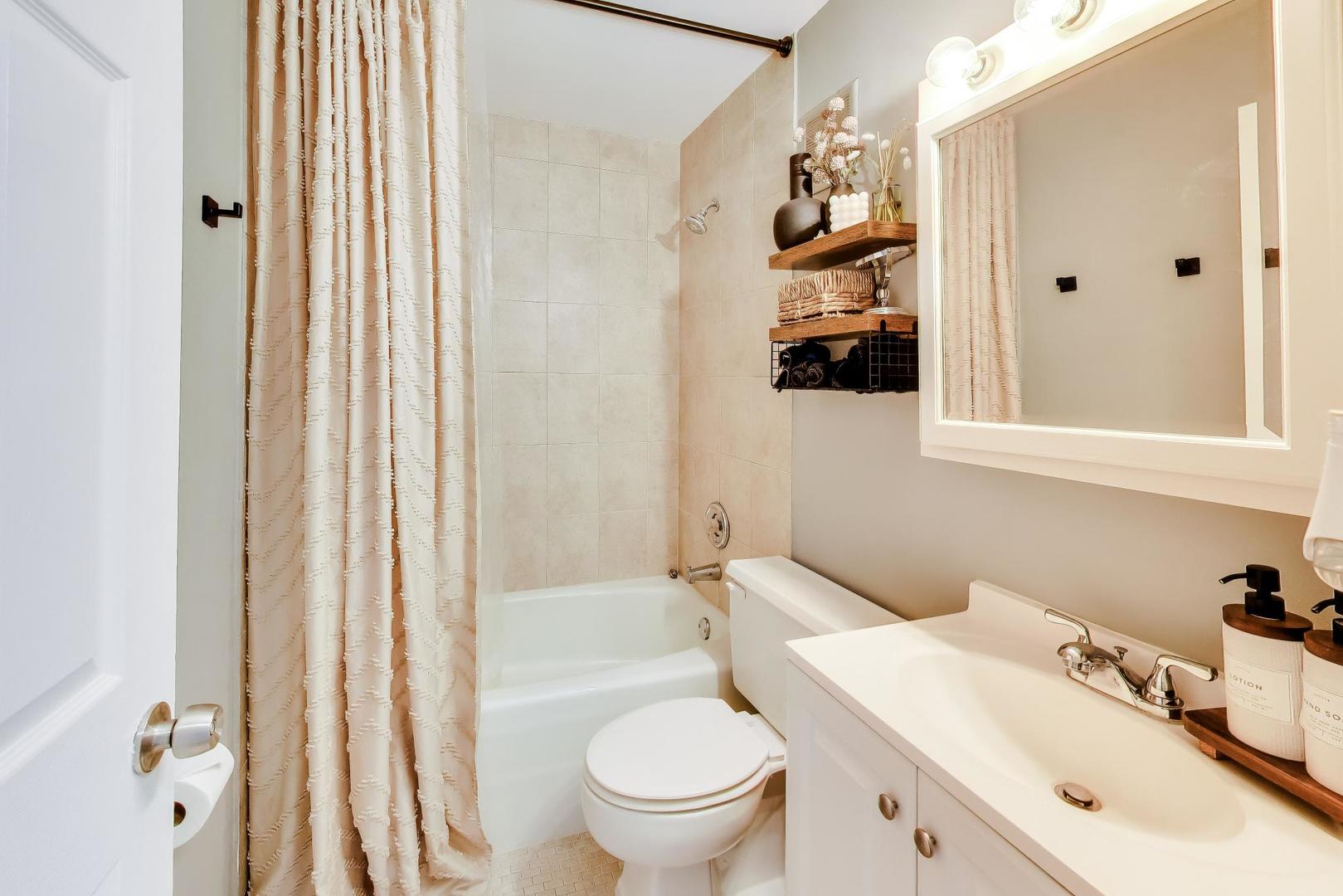 1043 S York Road 501 Property Photo 17