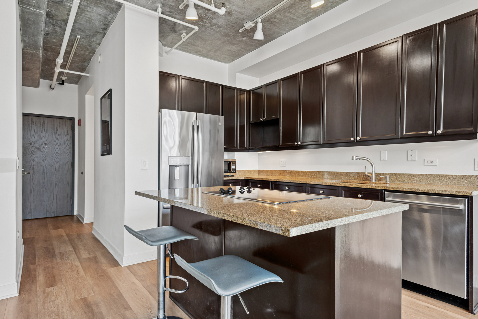 737 W Washington Boulevard 1003 Property Photo 9