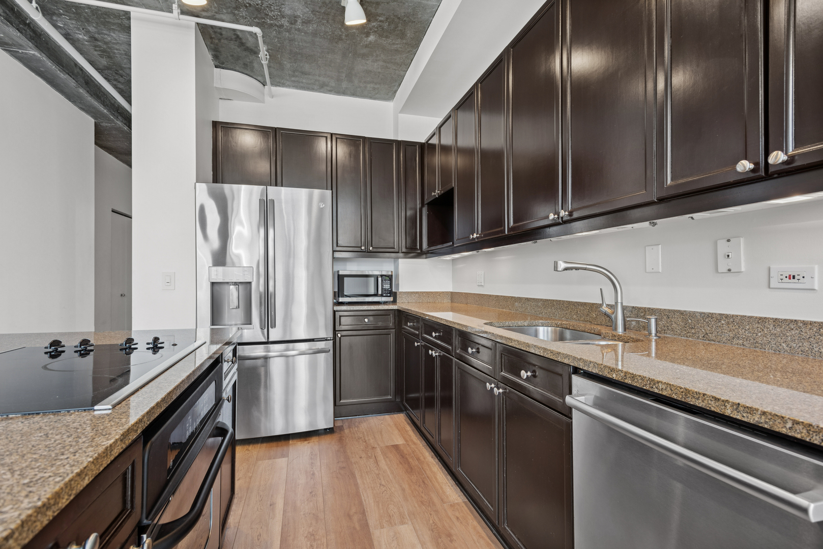 737 W Washington Boulevard 1003 Property Photo 11