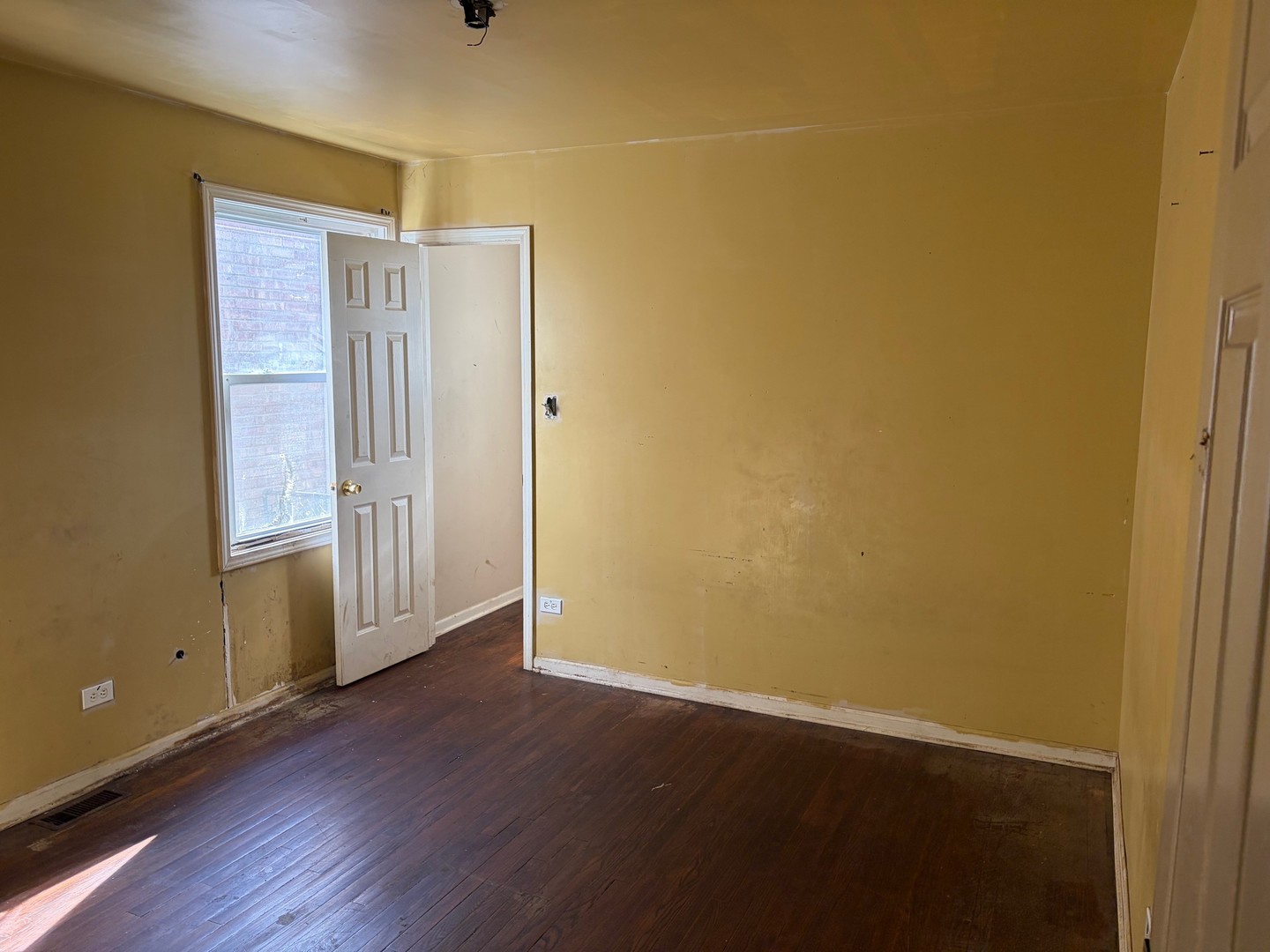 15129 Lexington Avenue Property Photo 4