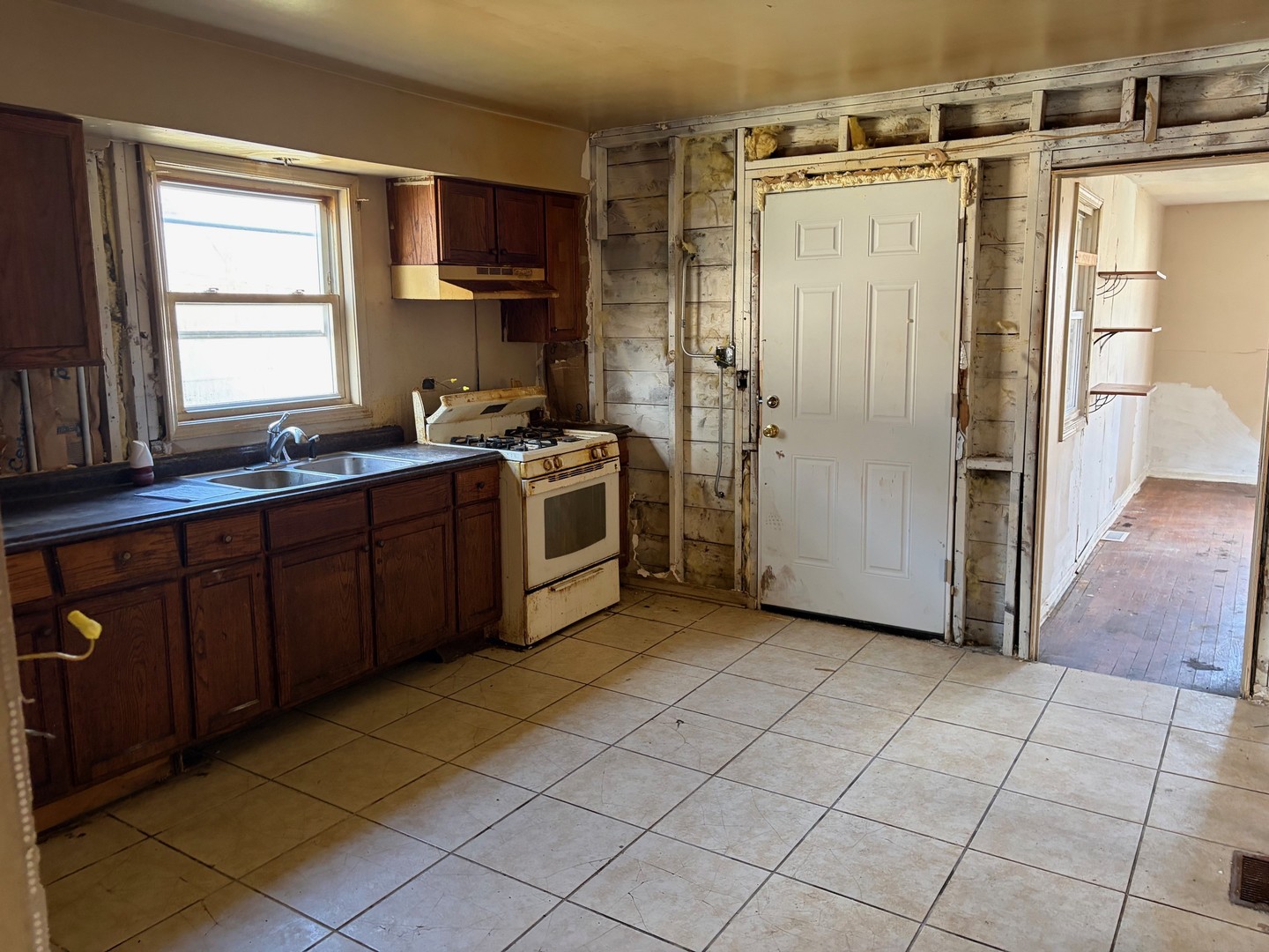 15129 Lexington Avenue Property Photo 6