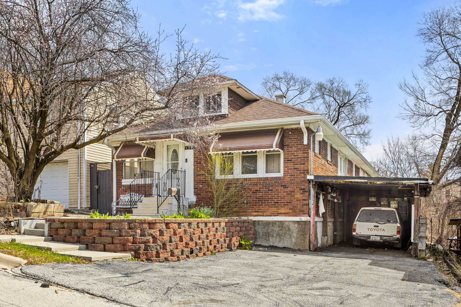 718 Warren Avenue Property Photo 1