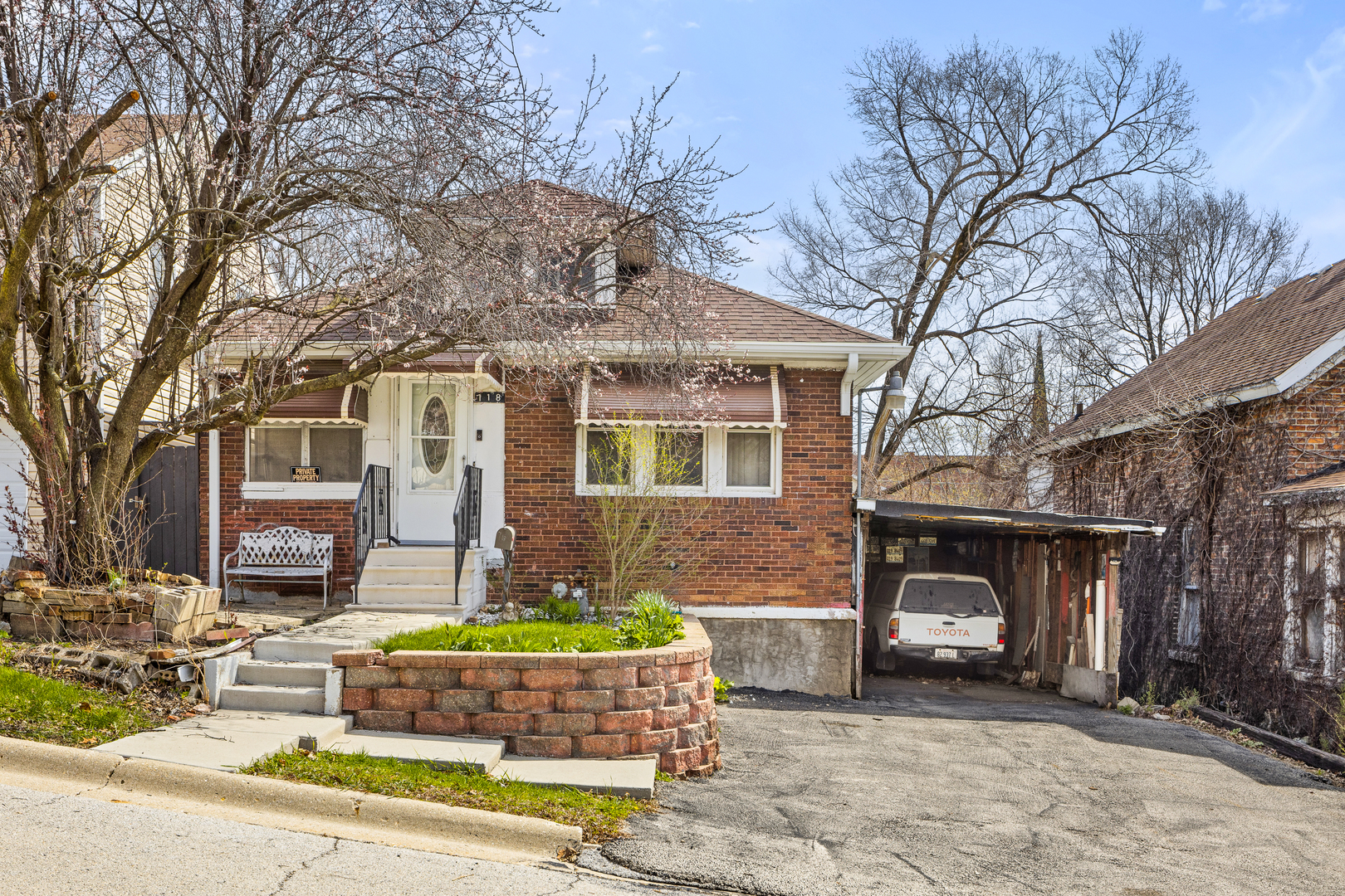 718 Warren Avenue Property Photo 2