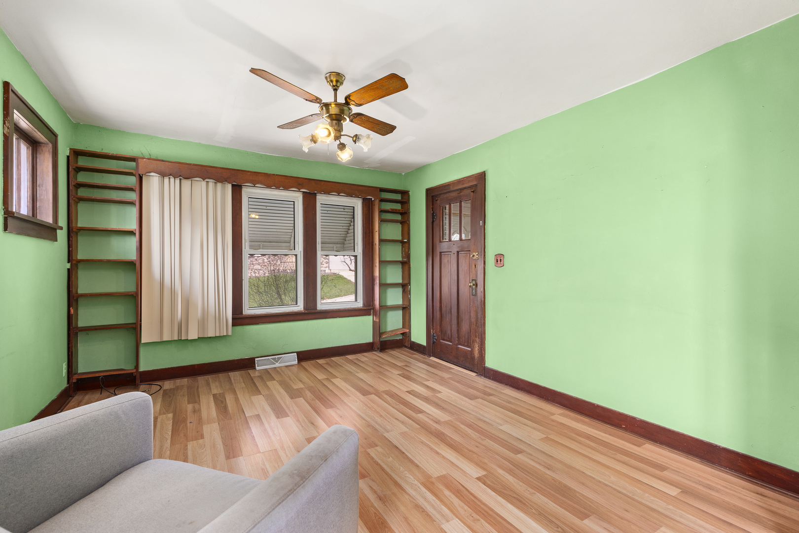 718 Warren Avenue Property Photo 4