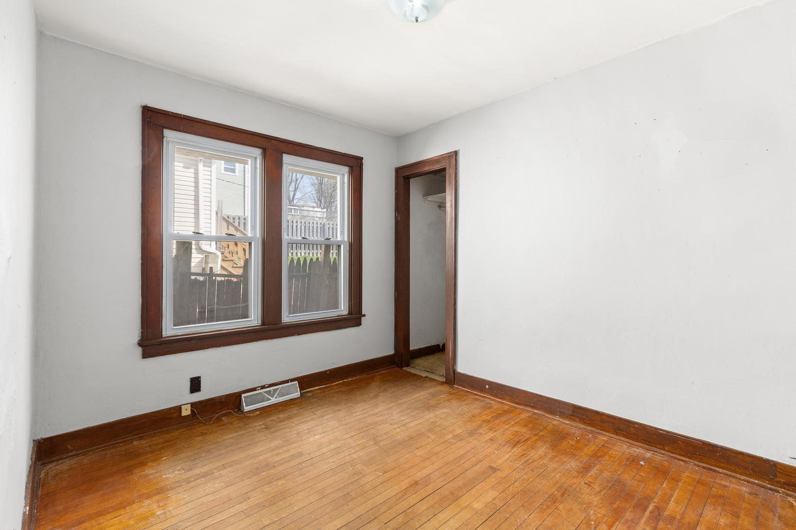 718 Warren Avenue Property Photo 9