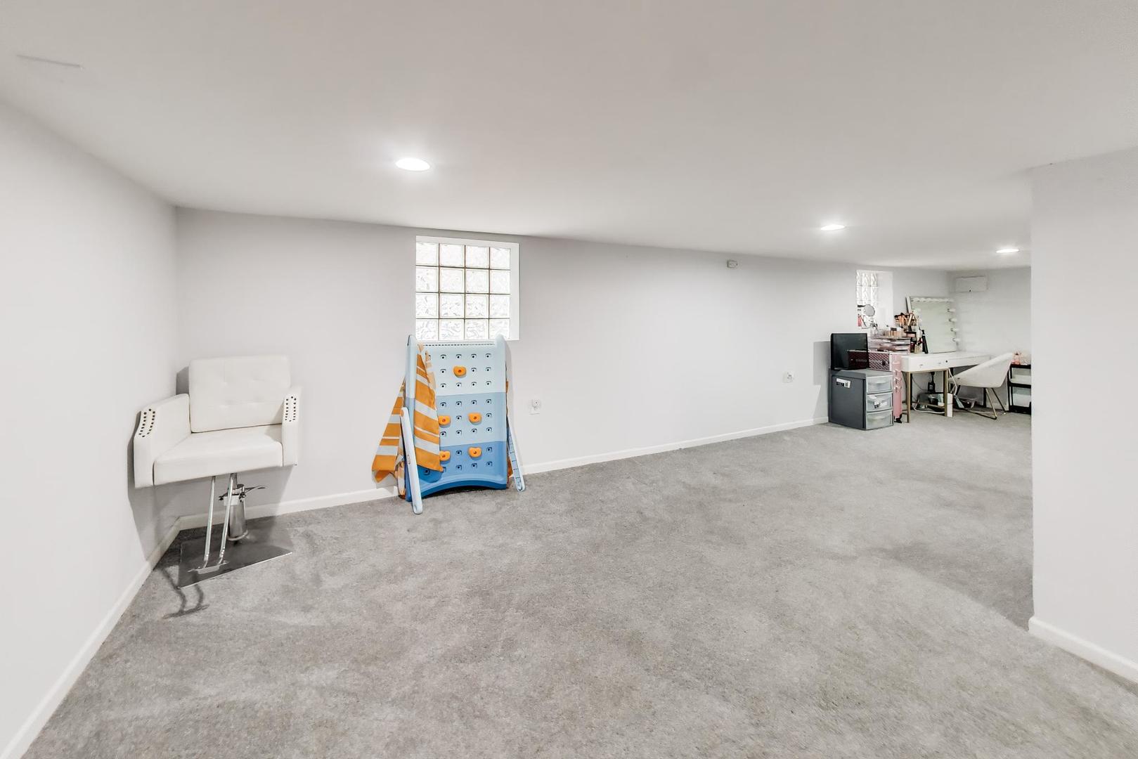 28 N Lockwood Avenue Property Photo 22