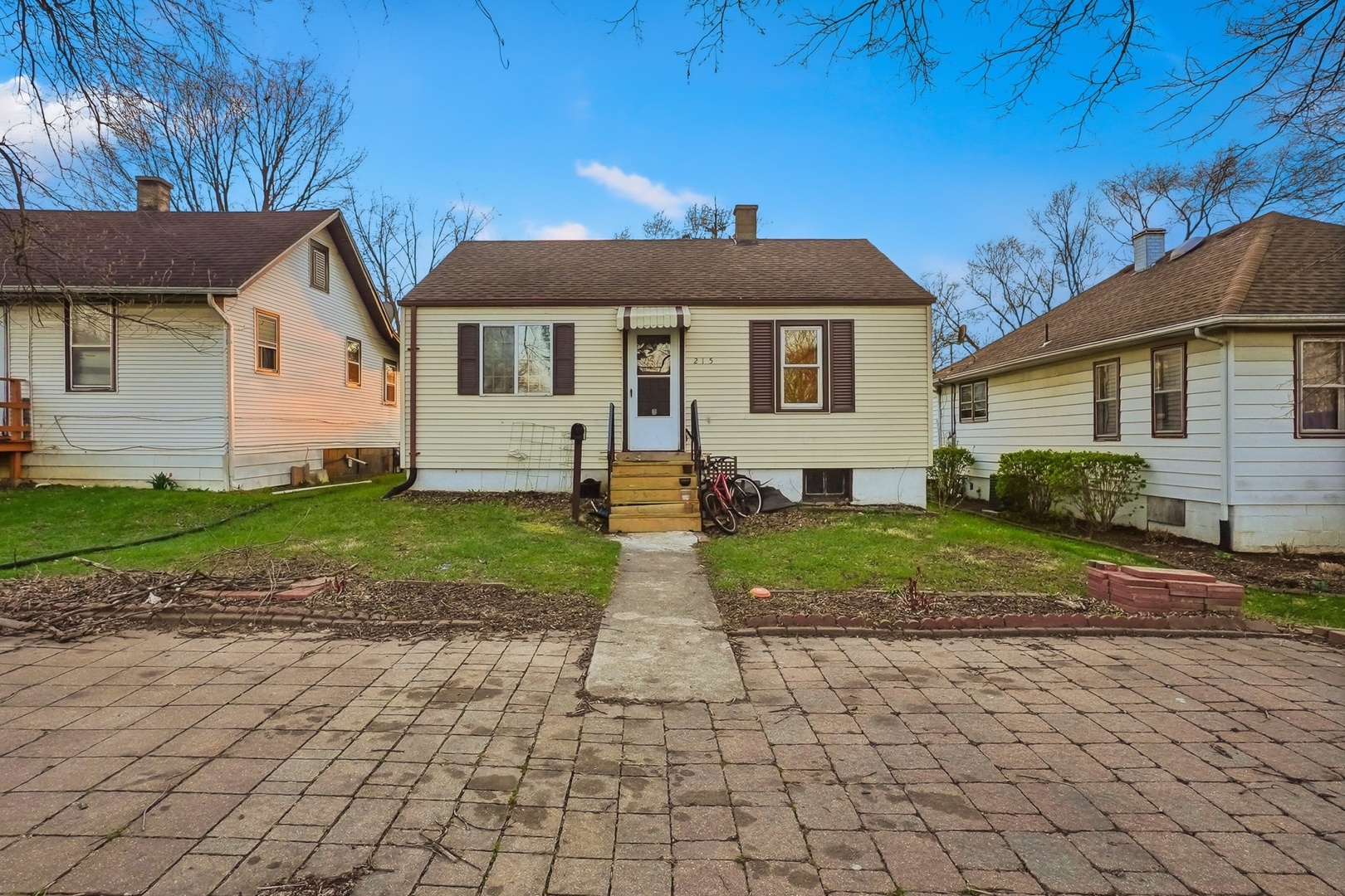 215 Barr Elms Avenue