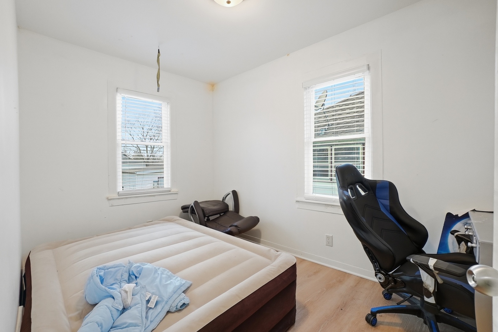 215 Barr Elms Avenue Property Photo 10