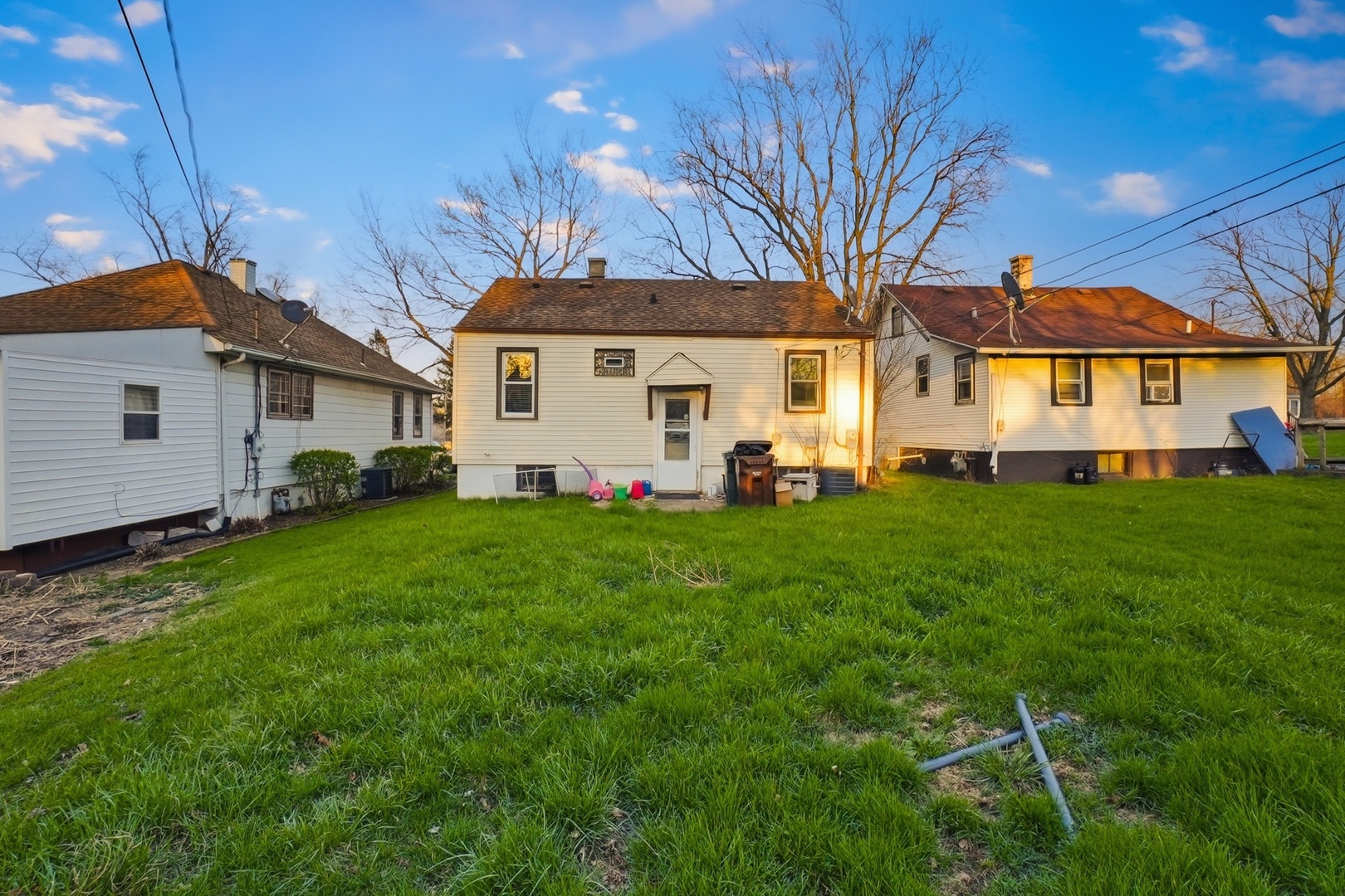 215 Barr Elms Avenue Property Photo 13