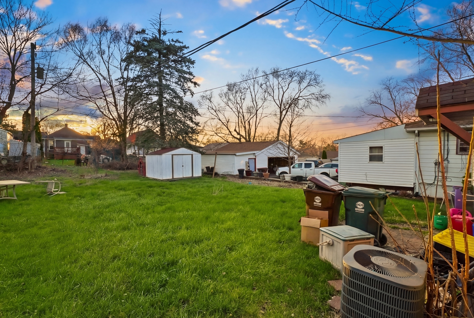 215 Barr Elms Avenue Property Photo 14