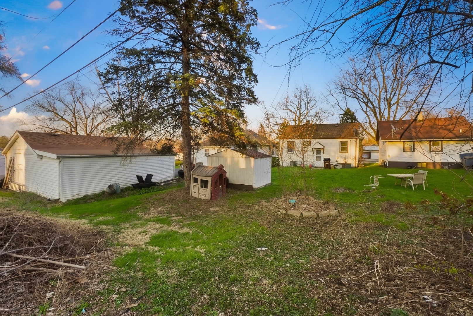 215 Barr Elms Avenue Property Photo 15