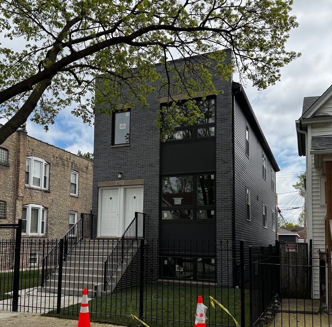 851 N Springfield Avenue Property Photo 1