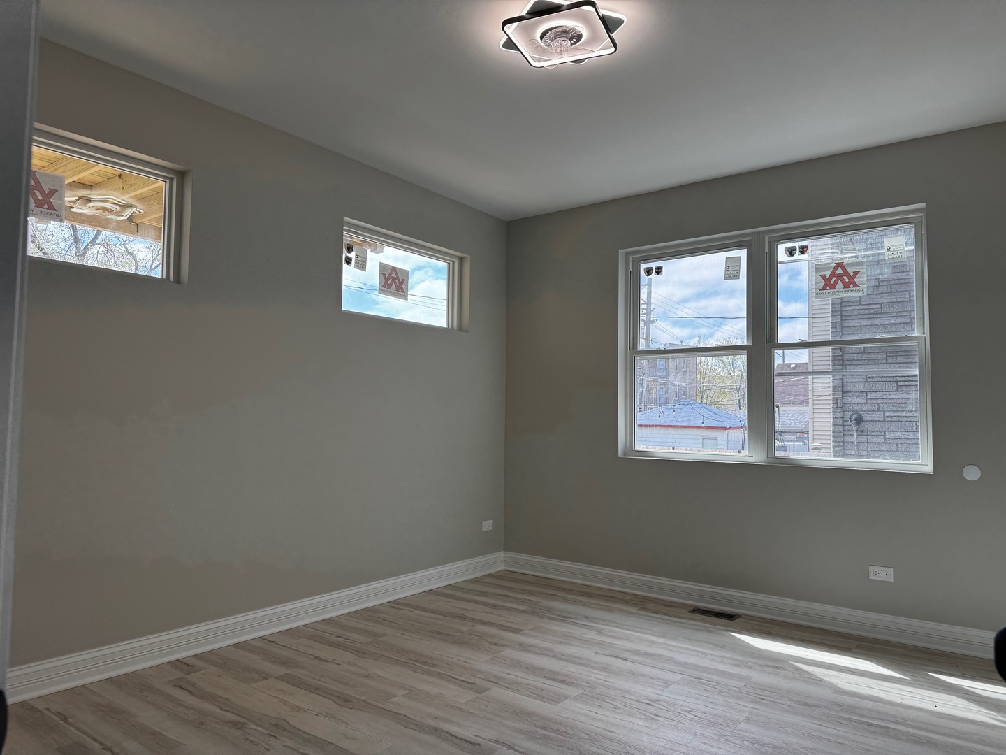851 N Springfield Avenue Property Photo 9