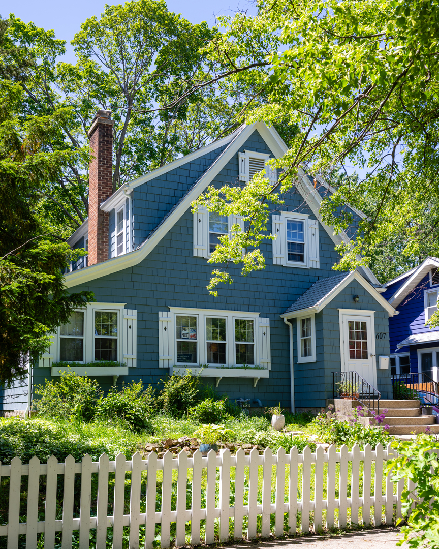 607 S New Street Property Photo 3