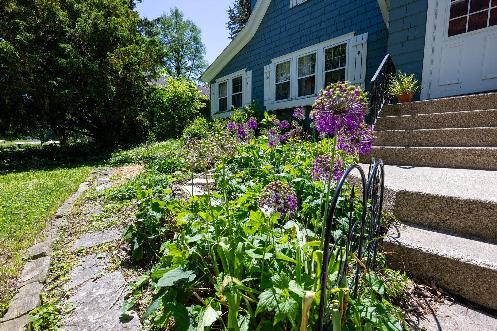 607 S New Street Property Photo 4
